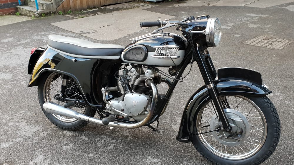 RESTORATION PAINTWORK – TRIUMPH T100