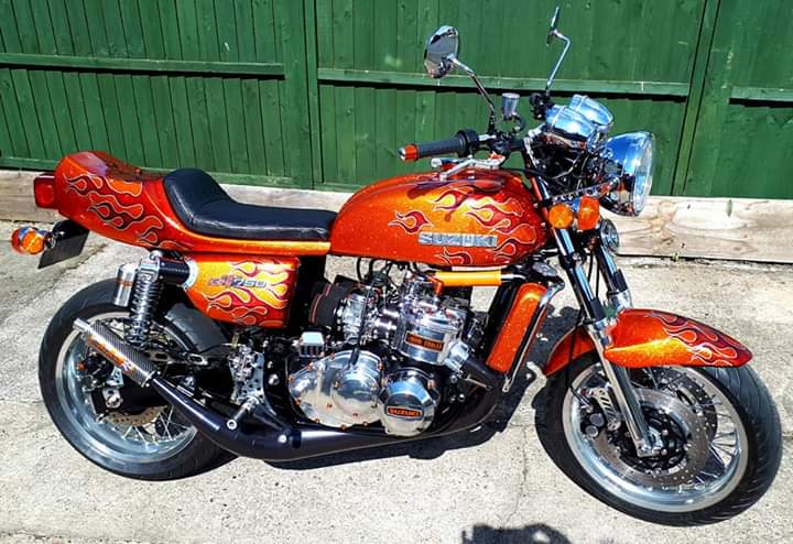 GT750 painted in our MEDIUM METALFLAKE and  a special CANDY colour blend